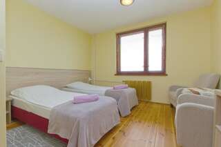 Отели типа «постель и завтрак» Villa Linne Ястшембя-Гура Двухместный номер с 1 кроватью или 2 отдельными кроватями-6